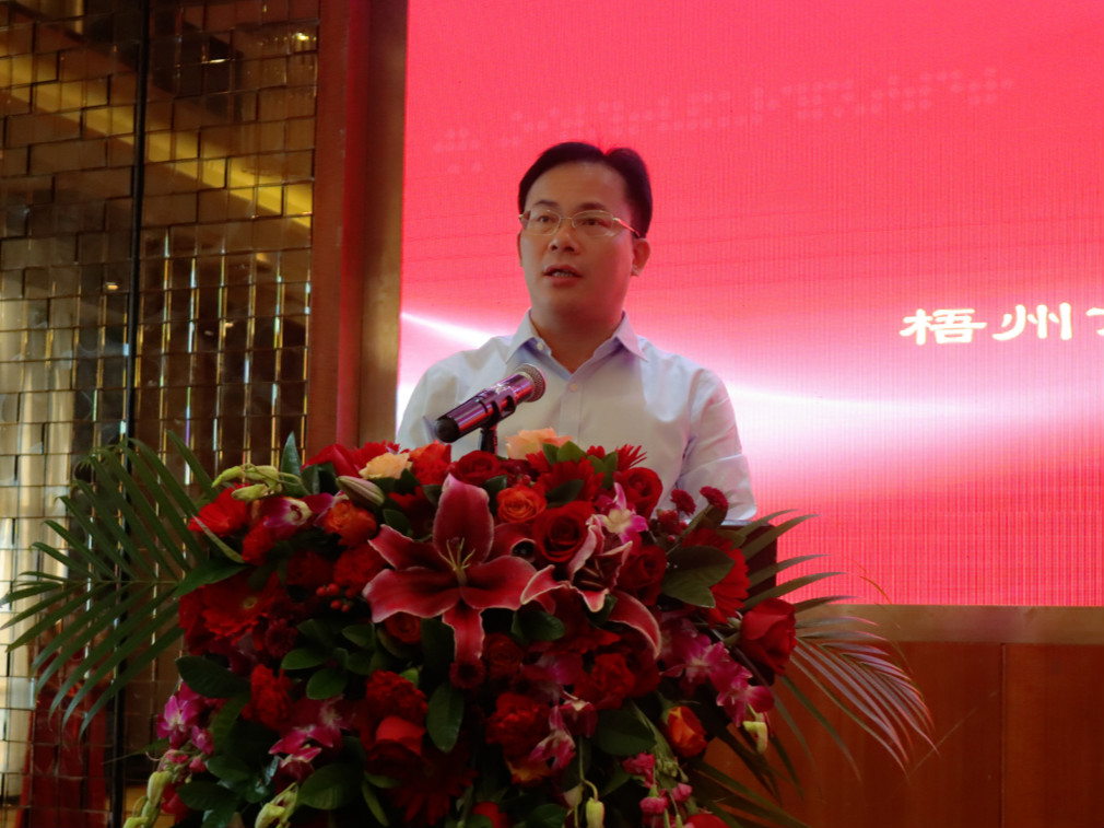盧新華副市長、市不銹鋼制品產業(yè)園區(qū)黨工委書記.jpg